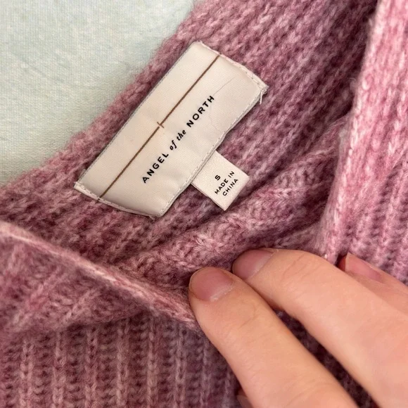 Angel Of The North Mauve Twist-Back V-Neck Sweater - Picture 5 of 8